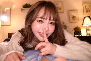 Vợ tôi mặc tất gợi cảm và bị một người đàn ông độc thân quan hệ