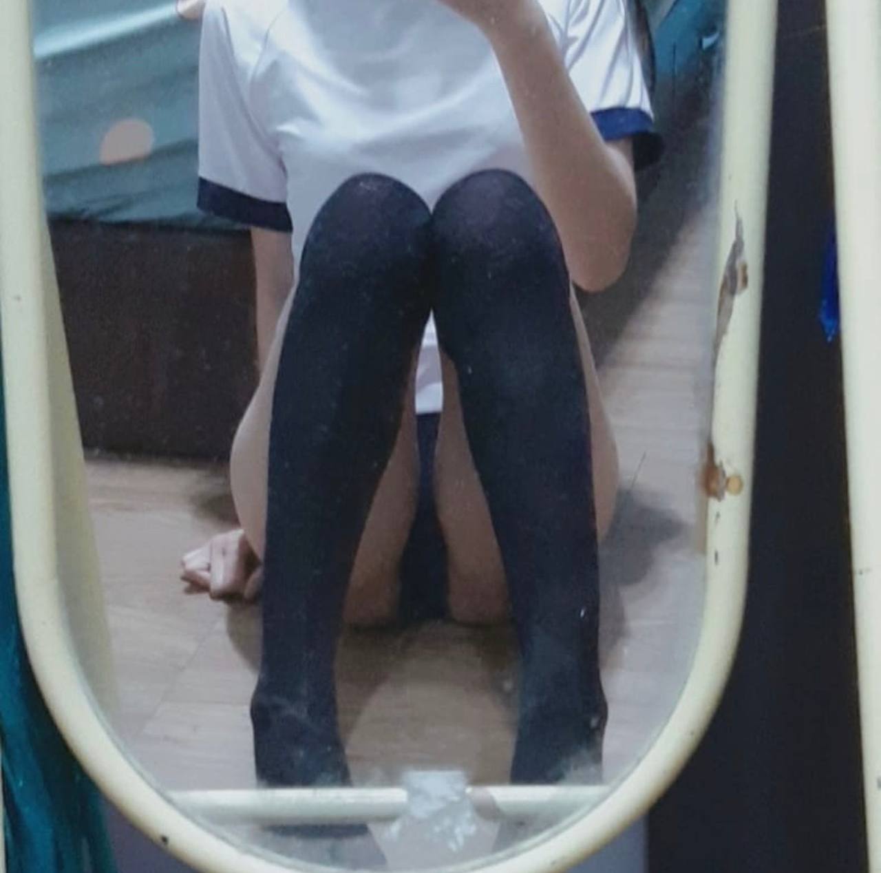 Tăng ca khuya quá, tôi ngủ nhờ nhà đồng nghiệp nữ làm chung công ty làm cùng công ty