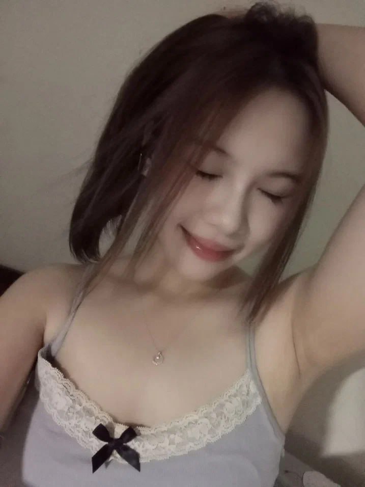 Con ghệ xinh đẹp show cô bé chia sẻ về chuyện tình dục